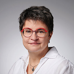 Portrait von Sabine Tralau, Teamleiterin QS Wärmebehandlung und QMB bei SWF Siegen.