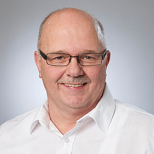 Portrait von Peter Häbel, Betriebsleiter Wärmebehandlung bei SWF Siegen.