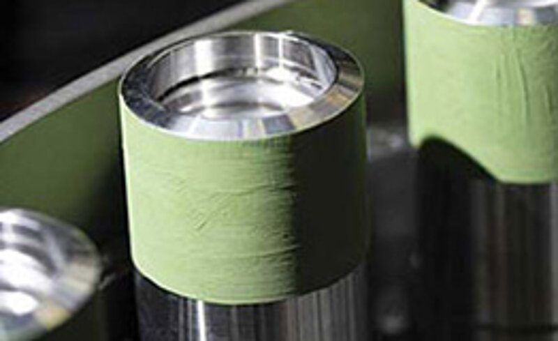 Vorbereitete Stahlbauteile mit Schutzbeschichtung vor dem Nitrieren: präzise Randhärtung durch SWF Siegen.