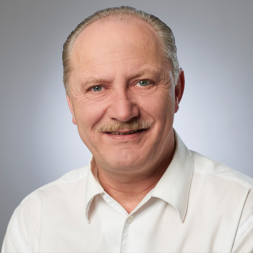 Portrait von Mitarbeiter Dornhöfer anlässlich seines Abschieds in den Ruhestand nach 42 Jahren bei SWF Siegen.