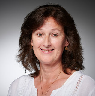 Portrait von Elke Winklewski, Vertriebsinnendienst, Auftragsfakturierung und Fahrdienst-Anmeldung bei SWF Siegen.